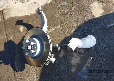 2024 Tesla Model Y Long Range Dual Motor All-Wheel Drive z USA, uszkodzony, nr VIN 7SAYGDEE2RF166645